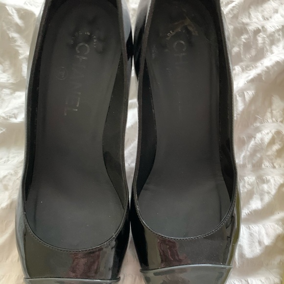 Chanel two toned black & grey high heel shoes 38.5 - Picture 10 of 10